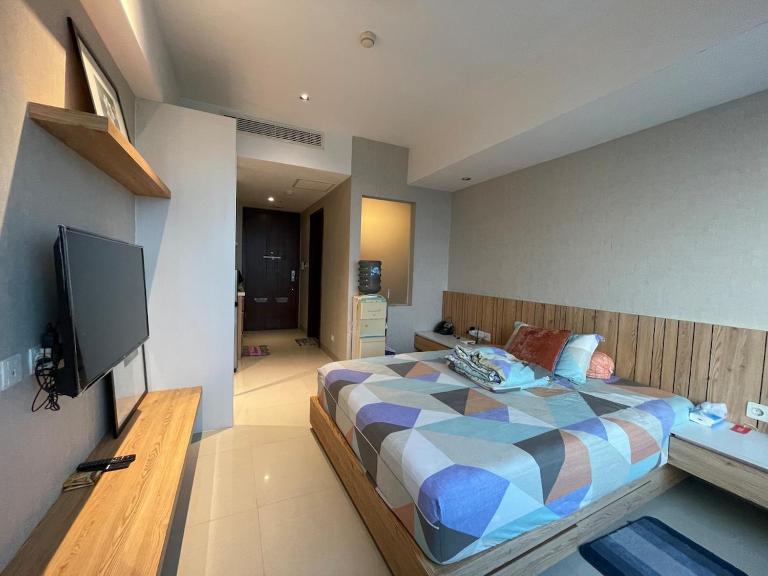 u residence 2 golf view studio lippo karawaci - B&B Bugel