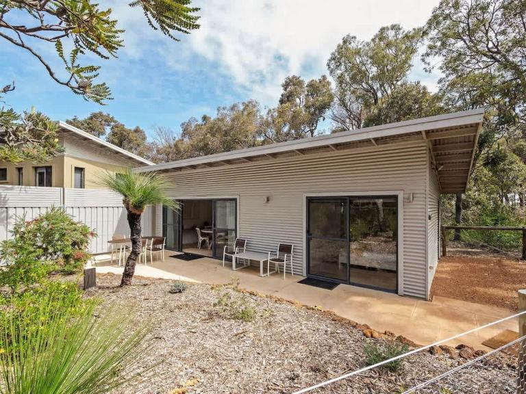 Wren Studio - Modern Comfort in Nature's Embrace - B&B Yallingup