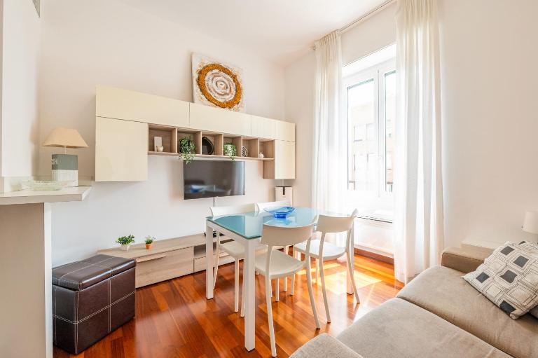 Porta Nuova's Nest - A stone's throw from Centrale - B&B Milano