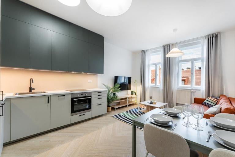 Rentero Bright Vinohrady Apartment Near Metro & TV Tower - B&B Prague