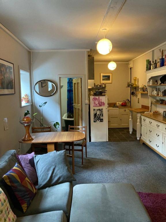 Step-free modern central apartment - B&B Todmorden