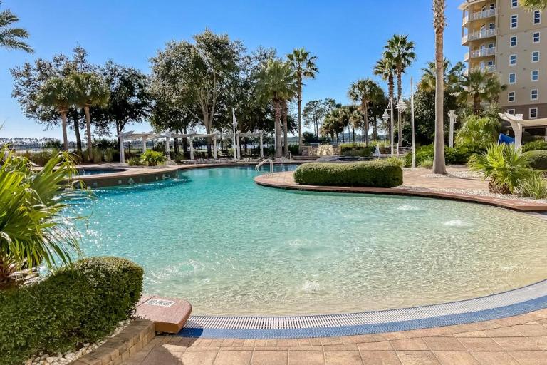 3rd-floor beach & pool-view condo with outdoor pool hot tub grills balcony - B&B Panama City Beach