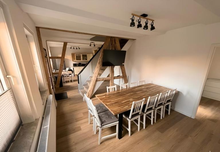 Monteurunterkunft II Ferienhaus II A7 Holle mit 14 Betten, 3 Duschen und 3 WCs - Ferienwohnung Holle