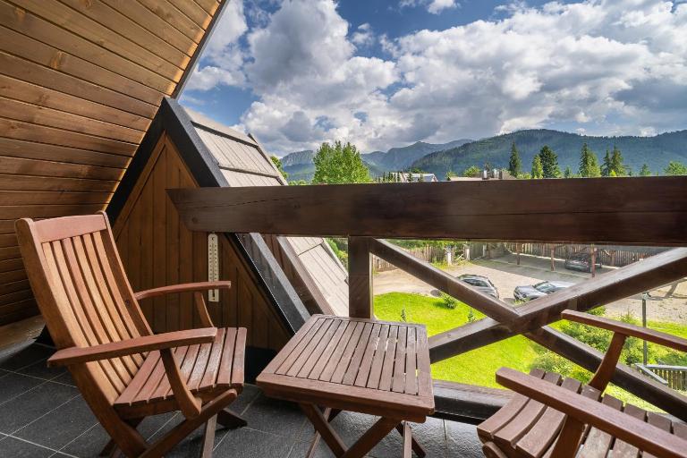 Krokus Pokus basen sauna widok na Tatry - B&B Kościelisko
