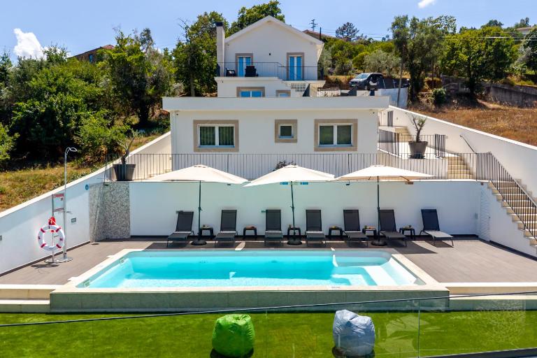 Boutique River Houses with Pool, Terrace and Garden by HostWise - Chambres d'hôtes Pedorido