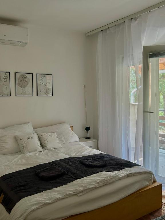 Fehér Villa - B&B Kővágóörs