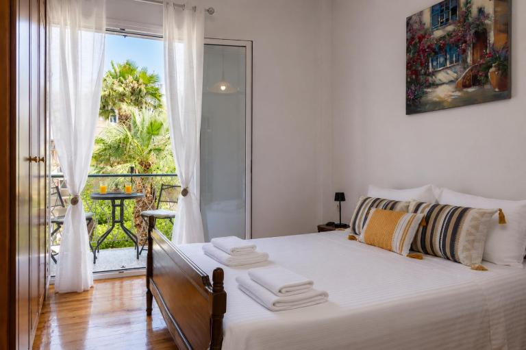Saint Spyridon Old Town apartment - B&B Karyófyto