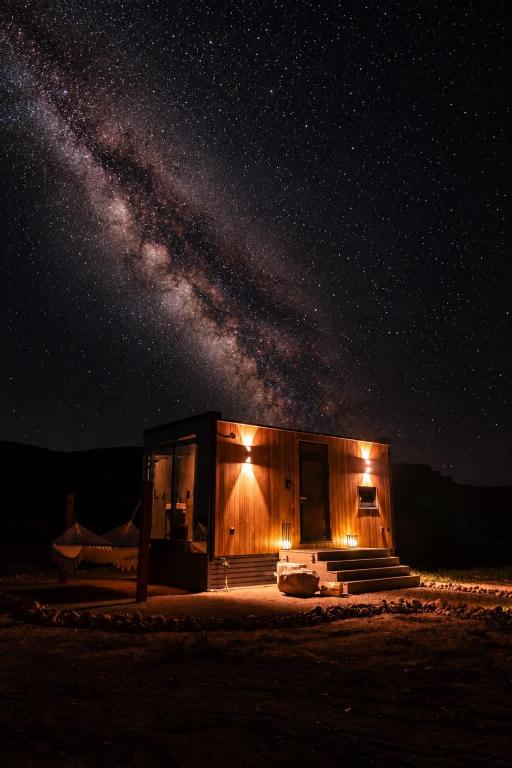 One-of-a-Kind Mirror Cabin Near Capitol Reef - Chambres d'hôtes Torrey