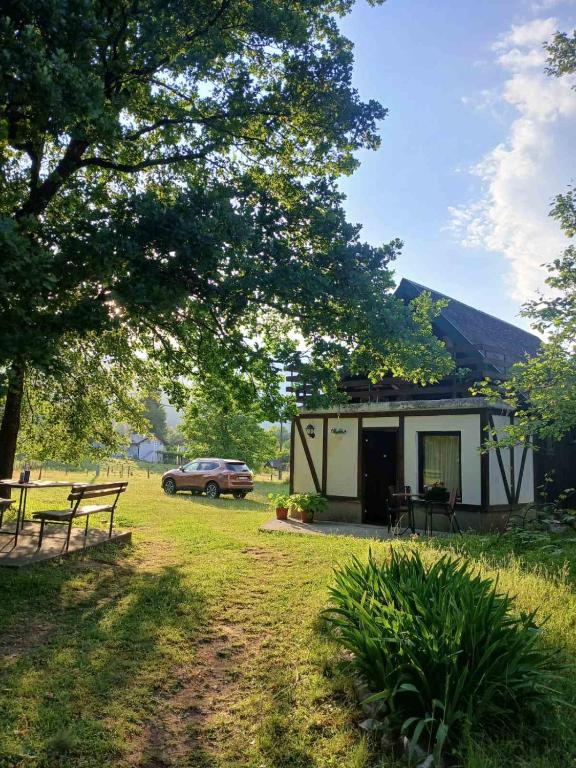 Vikendica ZORA - Bed and Breakfast Foča