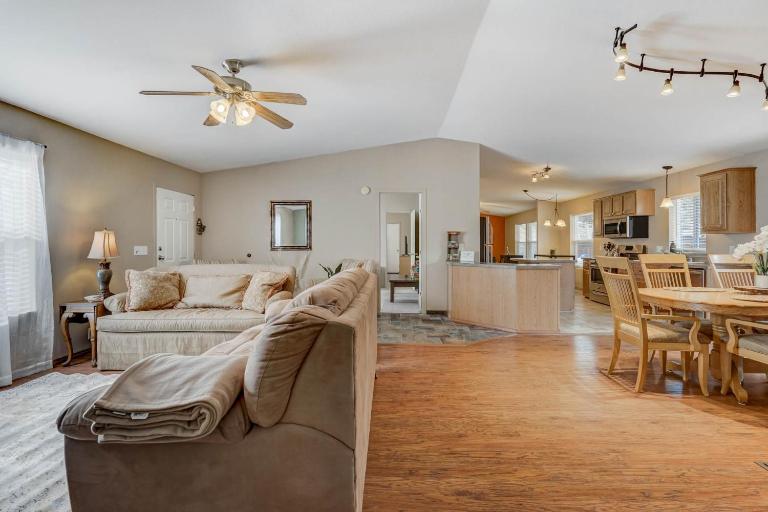 House near Hot Springs with HOT Tub! In BV, CO - Bed and Breakfast Buena Vista