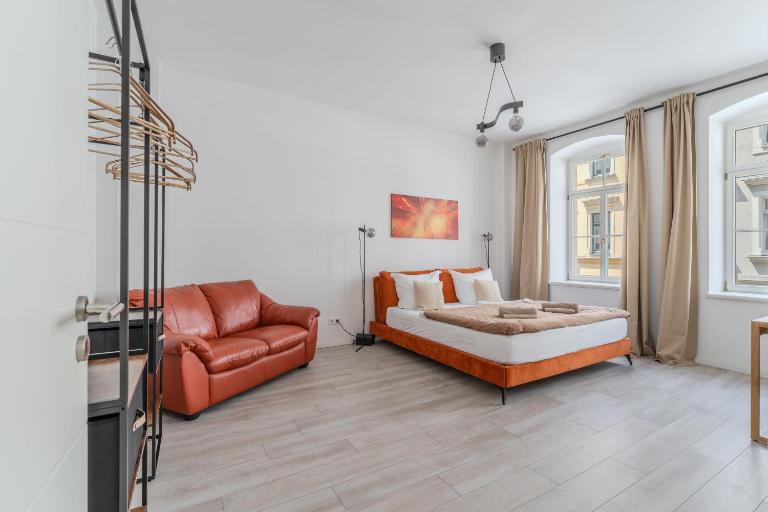 Palais Orange - Modernes Apartment mit Weinbergblick Balkon und Parkplatz - B&B Meissen