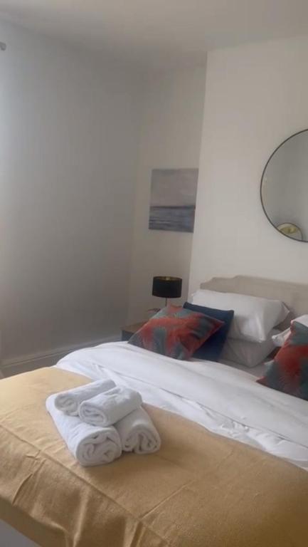 Brand New 1BR Near River Thames - B&B Kingston upon Thames