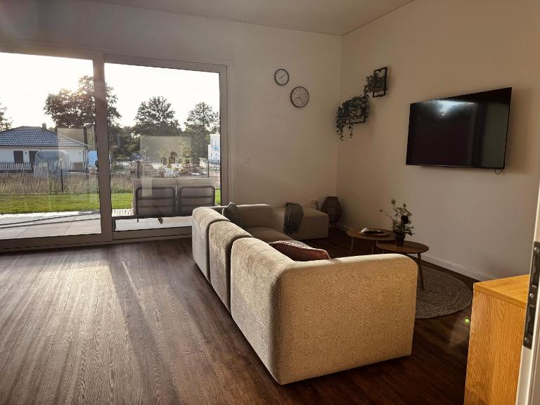 FeWo Shanghai 3-Zimmer Seeblick-Wohnung mit Garten - Ferienwohnung Groß Köris