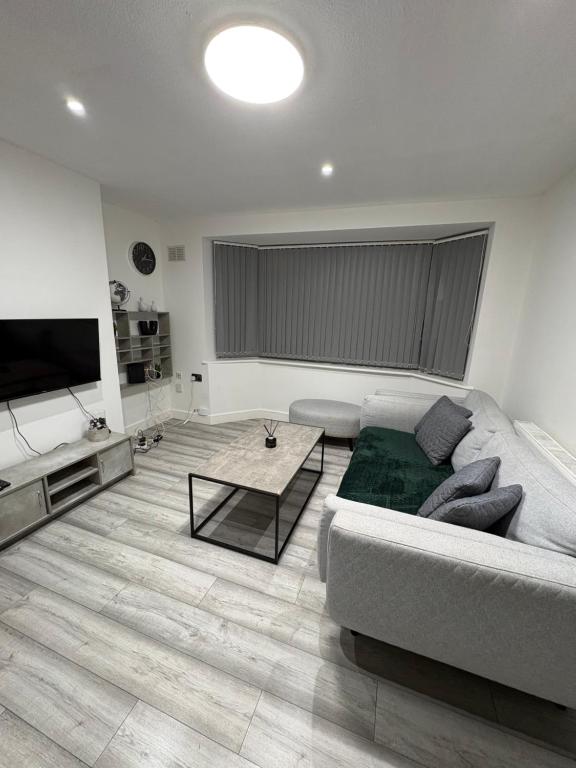 Cosy 1-Bed House on Wilton Street - B&B Birmingham