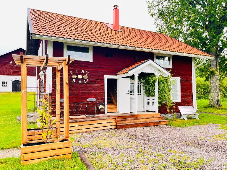 Rosengården - Viby B&Bi - B&B Vretstorp