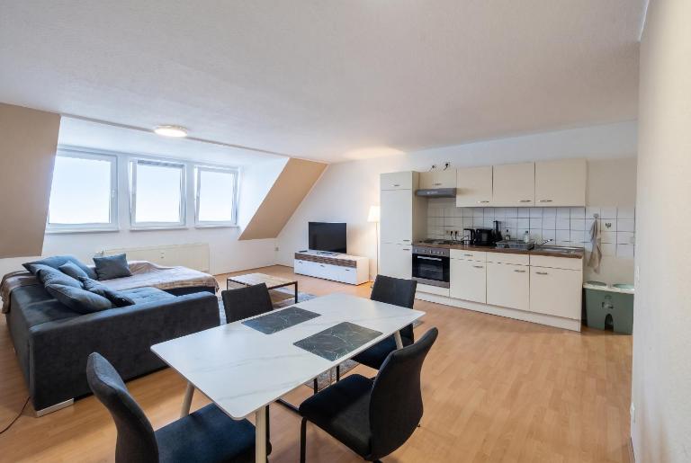 Helles Dachgeschoss Apartment im Herzen von Hameln Altstadt, Bahnhof und Weser zu Fuß erreichbar - Bed and Breakfast Hamelen