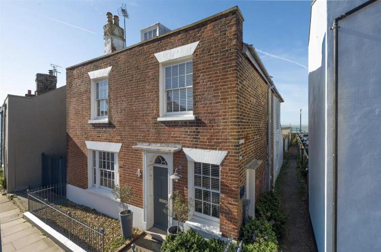 Copeland House 4 Island Wall - B&B Whitstable