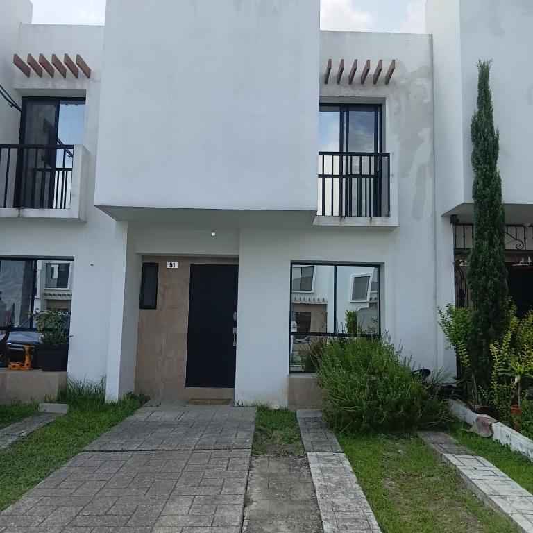 Casa completa ideal para empresas o familias grandes, zona Residencial Privada seguridad las 24hrs - Chambres d'hôtes Poza Rica