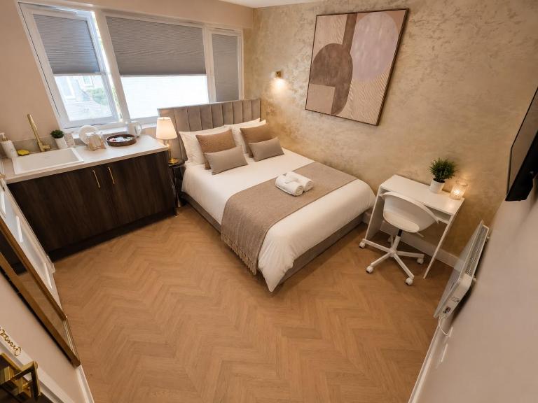 Hayes Studios near Heathrow - B&B Northolt