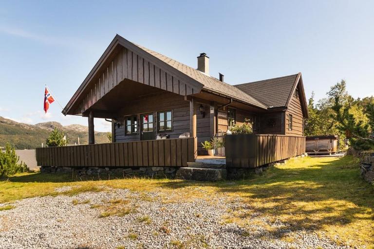 Kvamskogen -Lekker hytte,9 sengeplasser og jacuzzi - B&B Kvamme