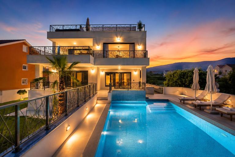 Villa Aurea Kaštela, Luxury Villa with Rooftop Pool - B&B Kutleše