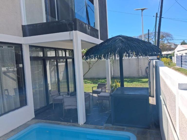 Modern 3-Bedroom Villa with Private Pool near Grand Baie Just 3 Minutes from the Beach - Bed and Breakfast Pointe aux Canonniers