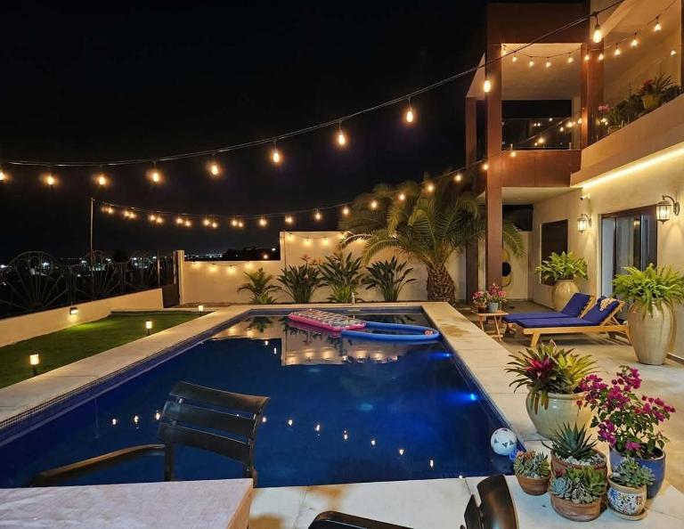 Luxury Sea View Villa with 2 Pools - B&B Zarzis