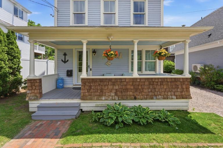 Historic Home and Cottage with Seaport View - Chambres d'hôtes Stonington