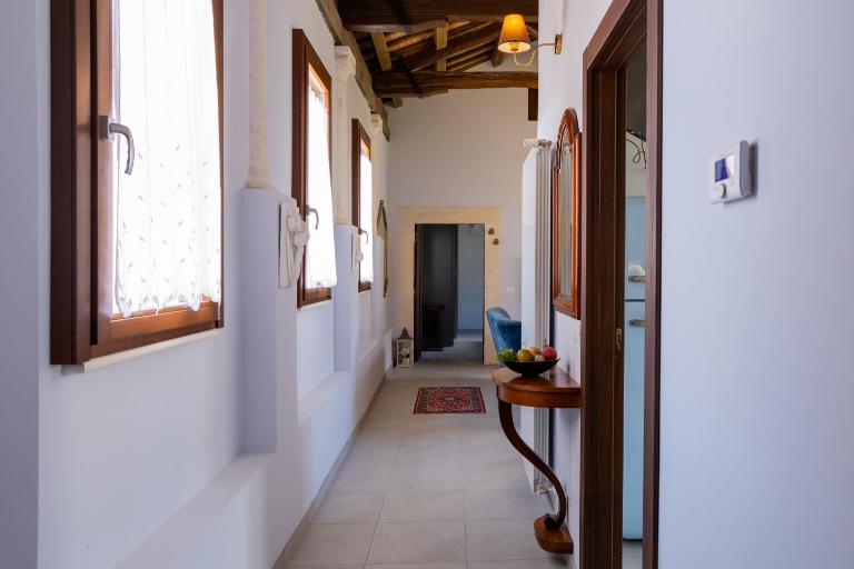 Bnb Quarto Santa Maria Paganica-Luxury flat-large-2 baths-WiFi-Smart TV-historical center - B&B L’Aquila