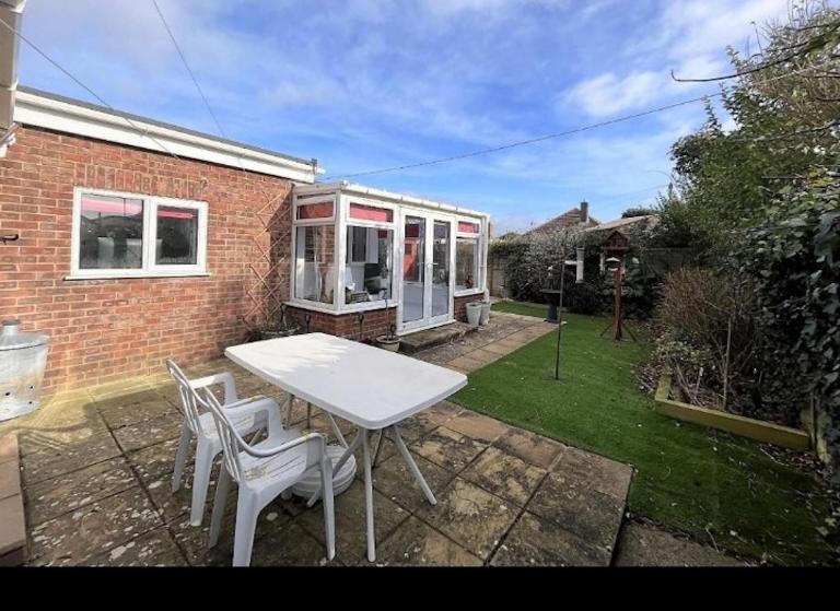 2 bed bungalow in Peace Haven - Bed and Breakfast Peacehaven