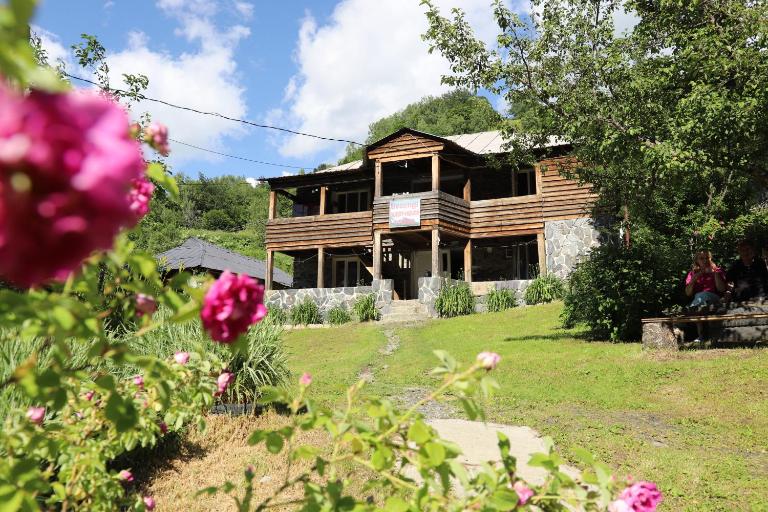 Bezengi guesthouse and Cafe Kala - Ferienwohnung Mestia