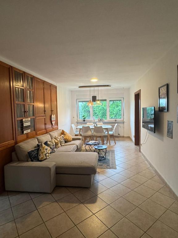 Holiday apartment in Odenwald to sleep 6 - B&B Mosbach
