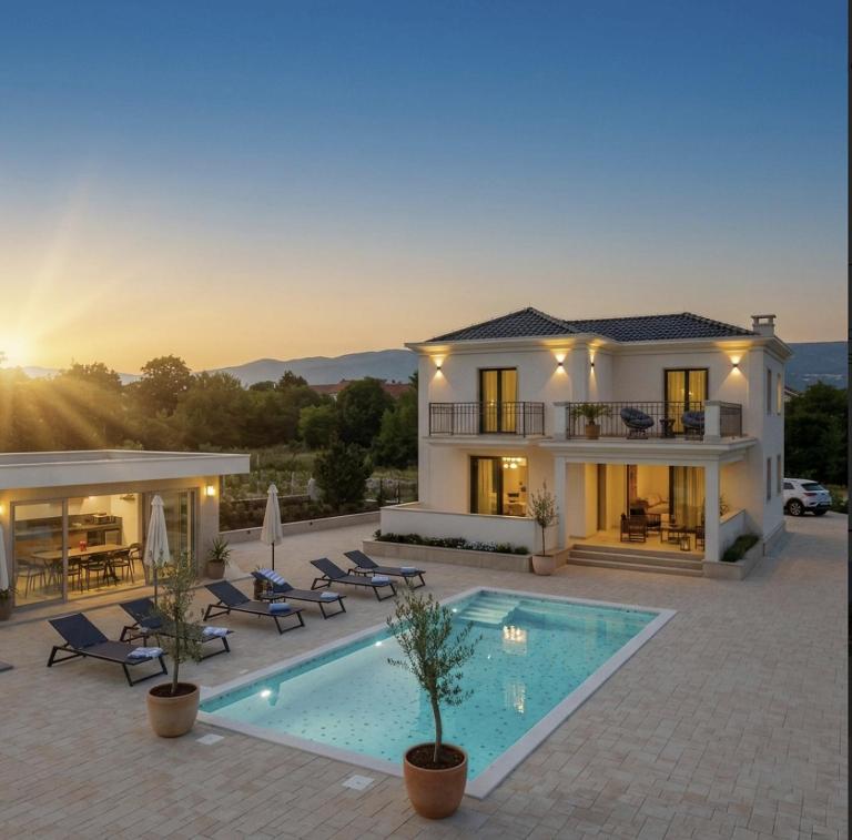 Villa Decima near Split - Heated Pool, Tennis Court & Billiards - Bed and Breakfast Ðugumi