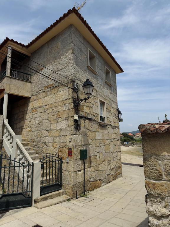 Waterfront Stone Beach House with Sea Views in the Old Town - Ferienwohnung Combarro