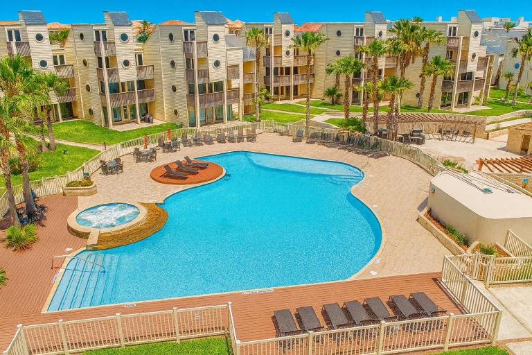 Beachfront Bargain - 2 Levels - 2 Pools & Hot Tubs - B&B South Padre Island