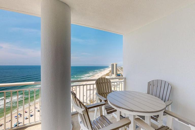 Oceanfront condo with pools hot tub tennis & gym - easy beach access - Chambres d'hôtes Pensacola