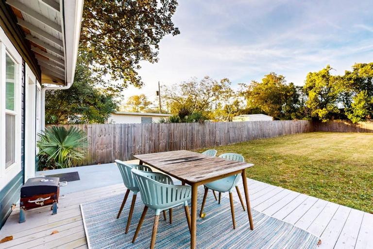 Historic downtown cottage with high-speed WiFi and central AC - dogs okay - B&B Pensacola