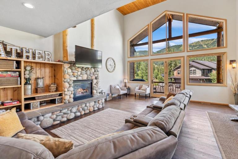Wood Run Ski Haus - Bed and Breakfast Whitefish