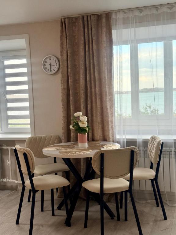 Уютная квартира с видом на озеро в Балхаше - Ferienwohnung Balqash