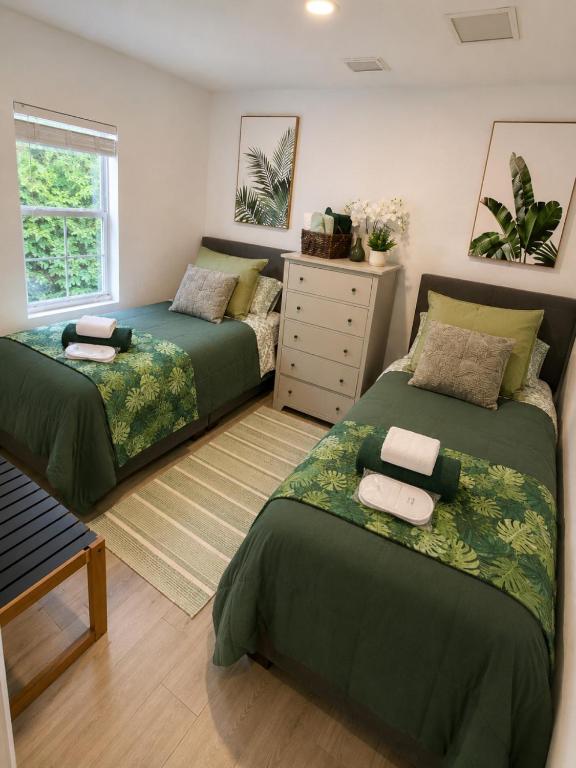House 2 Bedrooms plus CouchBed Best Location MIami Private Parking, Laundry, Storage for Luggage - B&B Miami