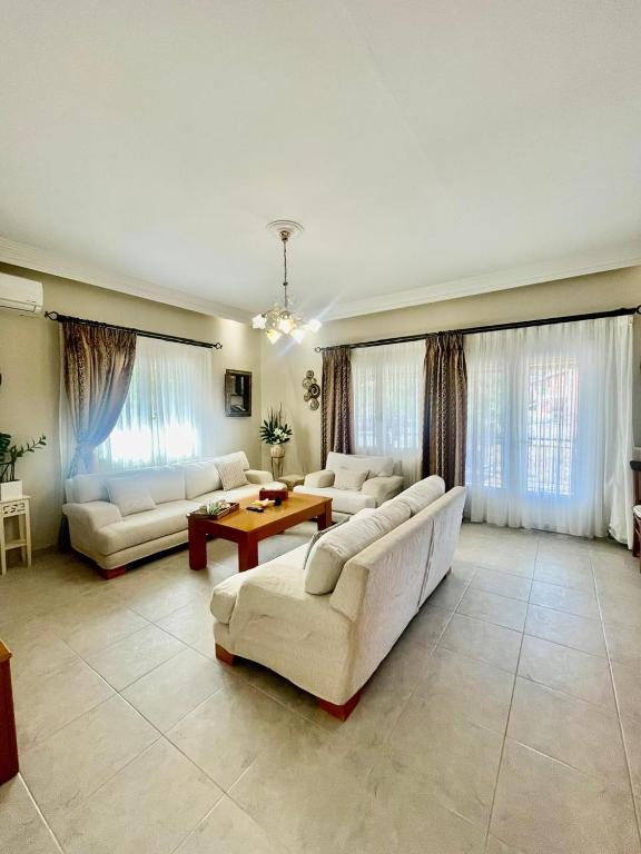 Roxy Apartment - Chambres d'hôtes Sývota