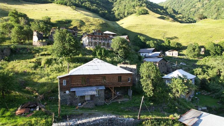 Guest House DEDA TINA - Ferienwohnung Mestia