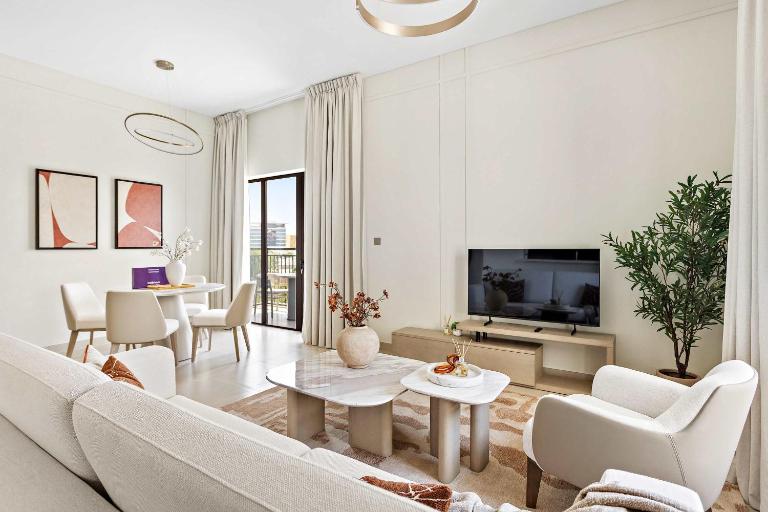 Silkhaus Vacation Homes Premium 1BR Stay in Yas Golf Collection - B&B Abu Dabi