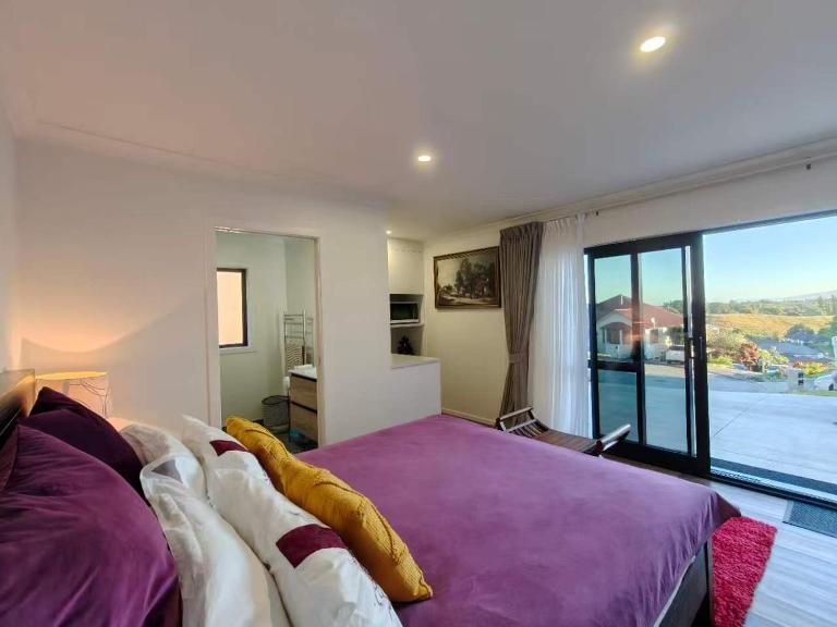 Private Cozy Sleepout with Free Parking & Self Check-in - B&B Hamilton