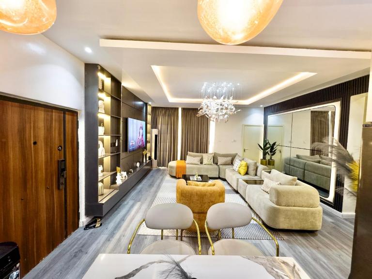 Luxury 2BR Oasis - B&B Lekki