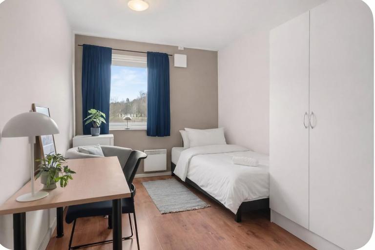 Comfortable, private room with keypad lock - P Apartments - Bed and Breakfast Porsgrunn