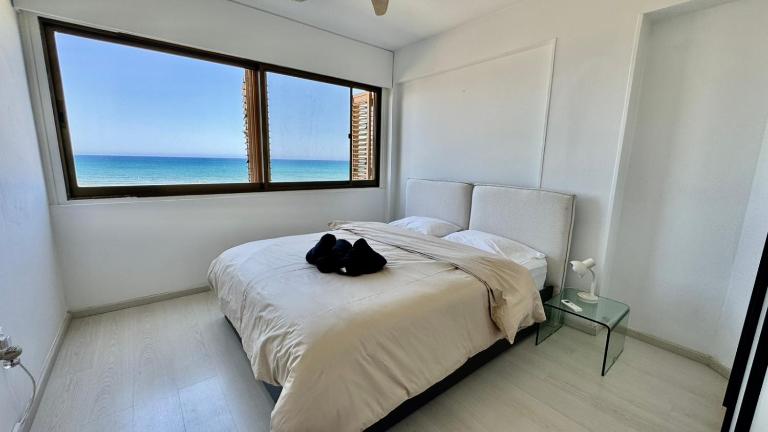 Sea View Suite in Makenzy - B&B Larnaka