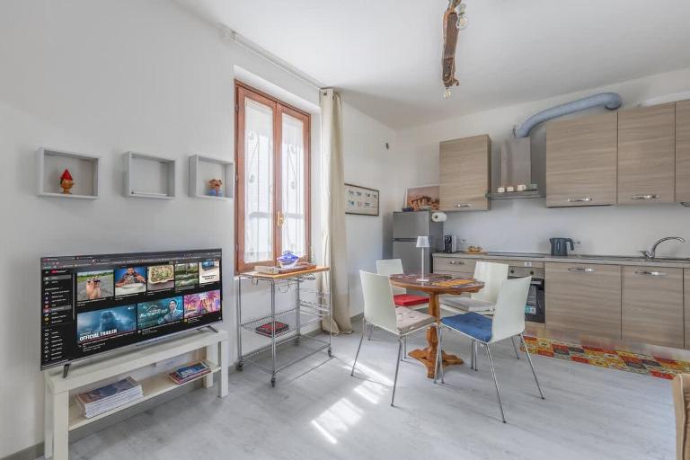 Lake Whisper - Garden, Mountains & Free Parking - Chambres d'hôtes Malgrate