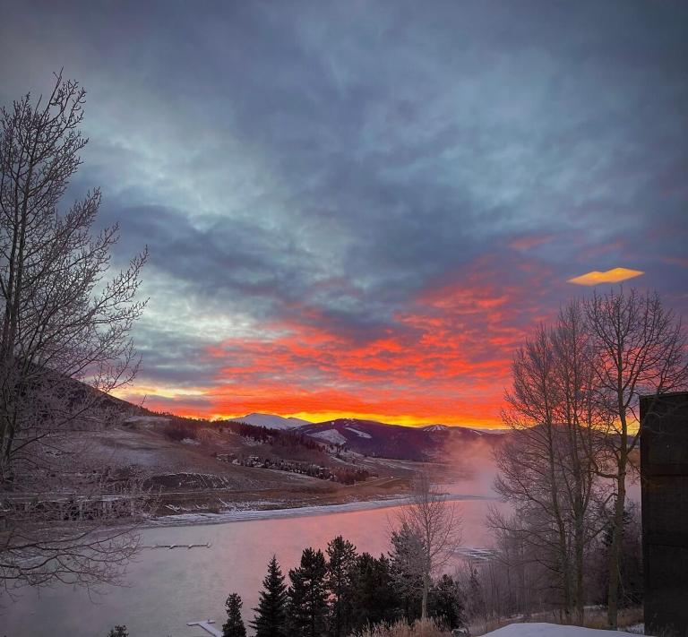 Perfect Mountain Lake Retreat - Bear Loon Lodge - B&B Dillon