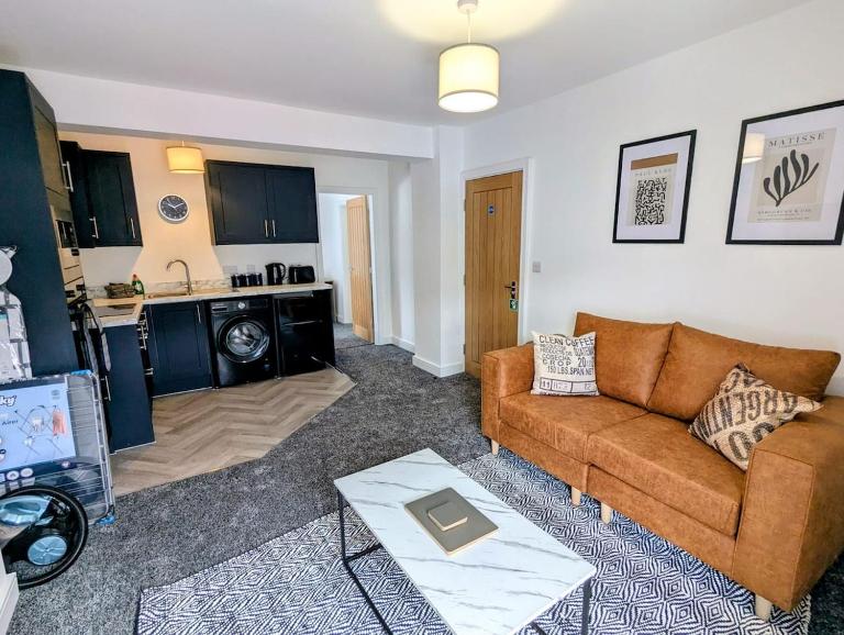 4 - Cosy Brand New 1 Bedroom Apartment - Wi-Fi - Chambres d'hôtes Stoke-on-Trent